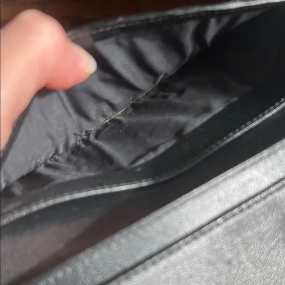 Vintage Gucci Black Leather Wallet with Gold Tone Clasp - Picture 13 of 16